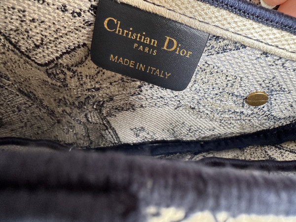 DIRO SADDLE BAG-25.5*20*6.5CM [C1TM5-082917] CELINE CHANEL ACCESSORIES LOEWE SHOES LOUIS VUITTON DIRO YSL OTHER BRAND HANDBAGS BALENCIAGA BOTTEGA VENETA GOYARD HERMES BURBERRY VALENTINO GUCCI FENDI MIUMIU CHLOE PRADA BVLGARI SUITCASE NEW ARRIVAL 