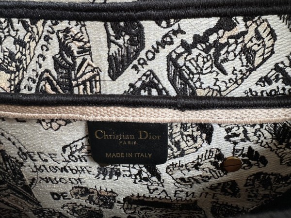 DIRO SADDLE BAG-25.5*20*6.5CM [C1TM5-082838] CELINE CHANEL ACCESSORIES LOEWE SHOES LOUIS VUITTON DIRO YSL OTHER BRAND HANDBAGS BALENCIAGA BOTTEGA VENETA GOYARD HERMES BURBERRY VALENTINO GUCCI FENDI MIUMIU CHLOE PRADA BVLGARI SUITCASE NEW ARRIVAL 