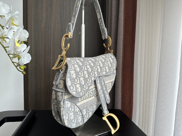 DIRO SADDLE BAG-25.5*20*6.5CM [C1TM5-082737] CELINE CHANEL ACCESSORIES LOEWE SHOES LOUIS VUITTON DIRO YSL OTHER BRAND HANDBAGS BALENCIAGA BOTTEGA VENETA GOYARD HERMES BURBERRY VALENTINO GUCCI FENDI MIUMIU CHLOE PRADA BVLGARI SUITCASE NEW ARRIVAL 