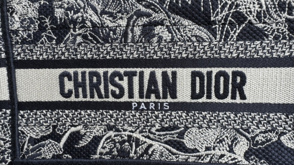 DIRO MINI BOOK TOTE-21.5*13*7.5CM [C1TM5-081500] CELINE CHANEL ACCESSORIES LOEWE SHOES LOUIS VUITTON DIRO YSL OTHER BRAND HANDBAGS BALENCIAGA BOTTEGA VENETA GOYARD HERMES BURBERRY VALENTINO GUCCI FENDI MIUMIU CHLOE PRADA BVLGARI SUITCASE NEW ARRIVAL 