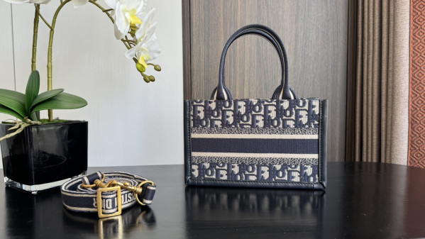 DIRO MINI BOOK TOTE-21.5*13*7.5CM [C1TM5-081321] CELINE CHANEL ACCESSORIES LOEWE SHOES LOUIS VUITTON DIRO YSL OTHER BRAND HANDBAGS BALENCIAGA BOTTEGA VENETA GOYARD HERMES BURBERRY VALENTINO GUCCI FENDI MIUMIU CHLOE PRADA BVLGARI SUITCASE NEW ARRIVAL 