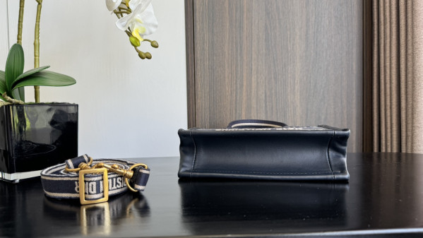 DIRO MINI BOOK TOTE-21.5*13*7.5CM [C1TM5-081321] CELINE CHANEL ACCESSORIES LOEWE SHOES LOUIS VUITTON DIRO YSL OTHER BRAND HANDBAGS BALENCIAGA BOTTEGA VENETA GOYARD HERMES BURBERRY VALENTINO GUCCI FENDI MIUMIU CHLOE PRADA BVLGARI SUITCASE NEW ARRIVAL 