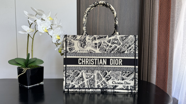 MEDIUM DIRO BOOK TOTE-36*18*28CM [C1TM5-081122] CELINE CHANEL ACCESSORIES LOEWE SHOES LOUIS VUITTON DIRO YSL OTHER BRAND HANDBAGS BALENCIAGA BOTTEGA VENETA GOYARD HERMES BURBERRY VALENTINO GUCCI FENDI MIUMIU CHLOE PRADA BVLGARI SUITCASE NEW ARRIVAL 