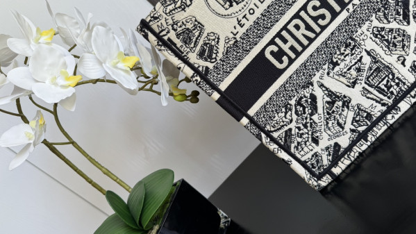 MEDIUM DIRO BOOK TOTE-36*18*28CM [C1TM5-081122] CELINE CHANEL ACCESSORIES LOEWE SHOES LOUIS VUITTON DIRO YSL OTHER BRAND HANDBAGS BALENCIAGA BOTTEGA VENETA GOYARD HERMES BURBERRY VALENTINO GUCCI FENDI MIUMIU CHLOE PRADA BVLGARI SUITCASE NEW ARRIVAL 