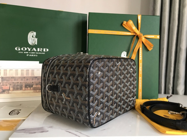 GOYARD MUSE VANITY CASE-20*14*16CM [020185] CELINE CHANEL ACCESSORIES LOEWE SHOES LOUIS VUITTON DIRO YSL OTHER BRAND HANDBAGS BALENCIAGA BOTTEGA VENETA GOYARD HERMES BURBERRY VALENTINO GUCCI FENDI MIUMIU CHLOE PRADA BVLGARI SUITCASE NEW ARRIVAL 