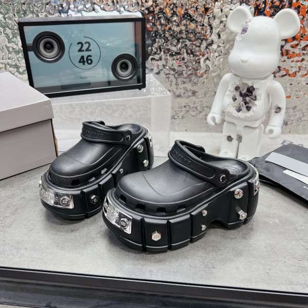 Balenciaga??Crocs sandals [C1TM3-021725] CELINE CHANEL ACCESSORIES LOEWE SHOES LOUIS VUITTON DIRO YSL OTHER BRAND HANDBAGS BALENCIAGA BOTTEGA VENETA GOYARD HERMES BURBERRY VALENTINO GUCCI FENDI MIUMIU CHLOE PRADA BVLGARI SUITCASE NEW ARRIVAL 