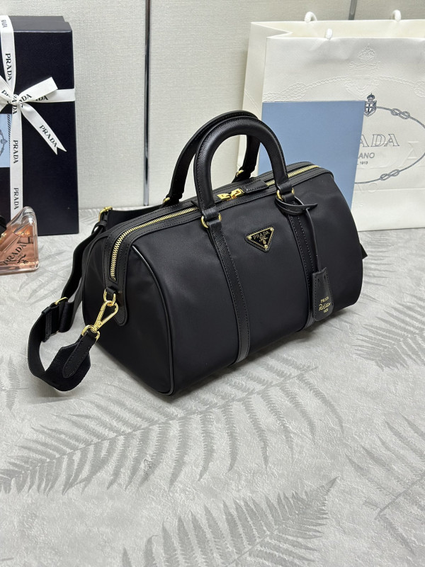 Prada Re-Nylon and Saffiano leather top-handle bag [1BB233] CELINE CHANEL ACCESSORIES LOEWE SHOES LOUIS VUITTON DIRO YSL OTHER BRAND HANDBAGS BALENCIAGA BOTTEGA VENETA GOYARD HERMES BURBERRY VALENTINO GUCCI FENDI MIUMIU CHLOE PRADA BVLGARI SUITCASE NEW ARRIVAL 