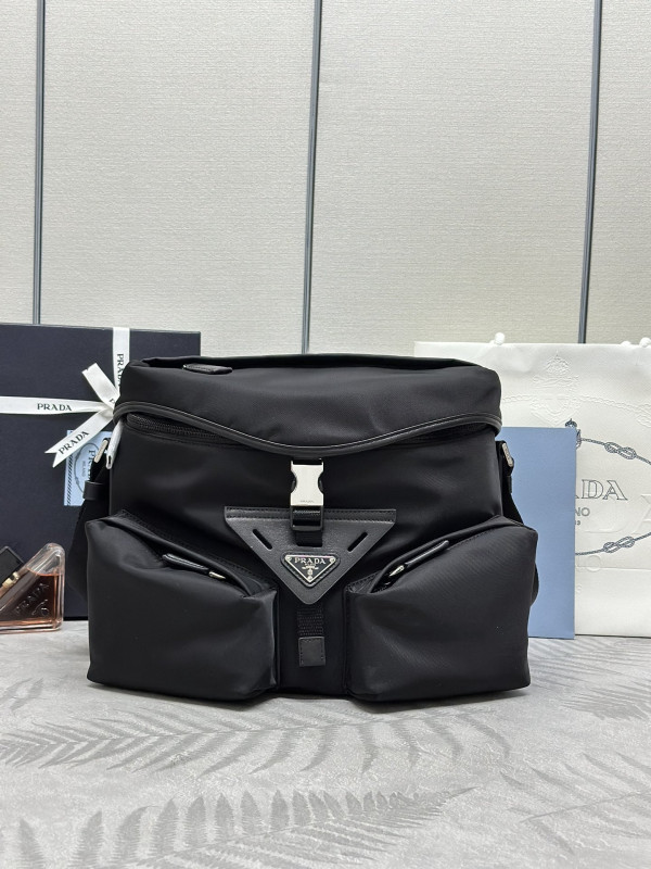 Prada MEN BAG-29*23*15CM [C1TM2-034901] CELINE CHANEL ACCESSORIES LOEWE SHOES LOUIS VUITTON DIRO YSL OTHER BRAND HANDBAGS BALENCIAGA BOTTEGA VENETA GOYARD HERMES BURBERRY VALENTINO GUCCI FENDI MIUMIU CHLOE PRADA BVLGARI SUITCASE NEW ARRIVAL 