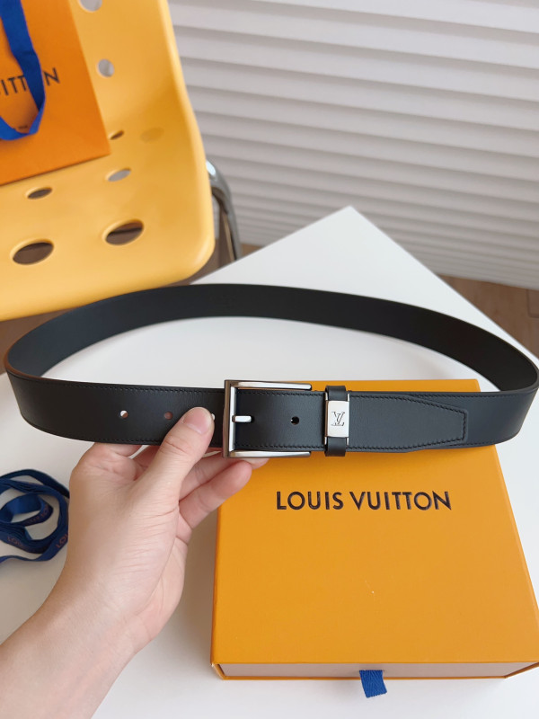 LOUIS VUITTON BELT [C1TLK-035708] CELINE CHANEL ACCESSORIES LOEWE SHOES LOUIS VUITTON DIRO YSL OTHER BRAND HANDBAGS BALENCIAGA BOTTEGA VENETA GOYARD HERMES BURBERRY VALENTINO GUCCI FENDI MIUMIU CHLOE PRADA BVLGARI SUITCASE NEW ARRIVAL 