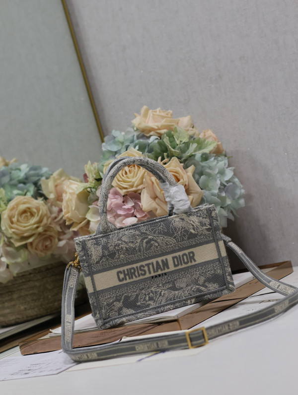 DIRO MINI BOOK TOTE-21.5*13*7.5CM [C1TLK-031147] CELINE CHANEL ACCESSORIES LOEWE SHOES LOUIS VUITTON DIRO YSL OTHER BRAND HANDBAGS BALENCIAGA BOTTEGA VENETA GOYARD HERMES BURBERRY VALENTINO GUCCI FENDI MIUMIU CHLOE PRADA BVLGARI SUITCASE NEW ARRIVAL 