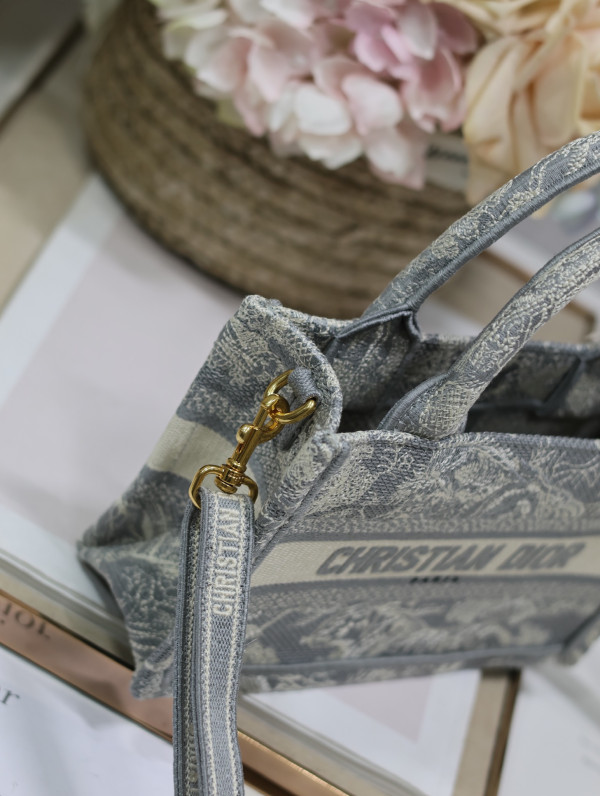DIRO MINI BOOK TOTE-21.5*13*7.5CM [C1TLK-031147] CELINE CHANEL ACCESSORIES LOEWE SHOES LOUIS VUITTON DIRO YSL OTHER BRAND HANDBAGS BALENCIAGA BOTTEGA VENETA GOYARD HERMES BURBERRY VALENTINO GUCCI FENDI MIUMIU CHLOE PRADA BVLGARI SUITCASE NEW ARRIVAL 
