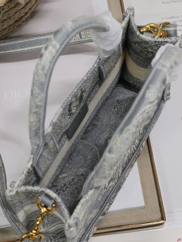 DIRO MINI BOOK TOTE-21.5*13*7.5CM [C1TLK-031147] CELINE CHANEL ACCESSORIES LOEWE SHOES LOUIS VUITTON DIRO YSL OTHER BRAND HANDBAGS BALENCIAGA BOTTEGA VENETA GOYARD HERMES BURBERRY VALENTINO GUCCI FENDI MIUMIU CHLOE PRADA BVLGARI SUITCASE NEW ARRIVAL 