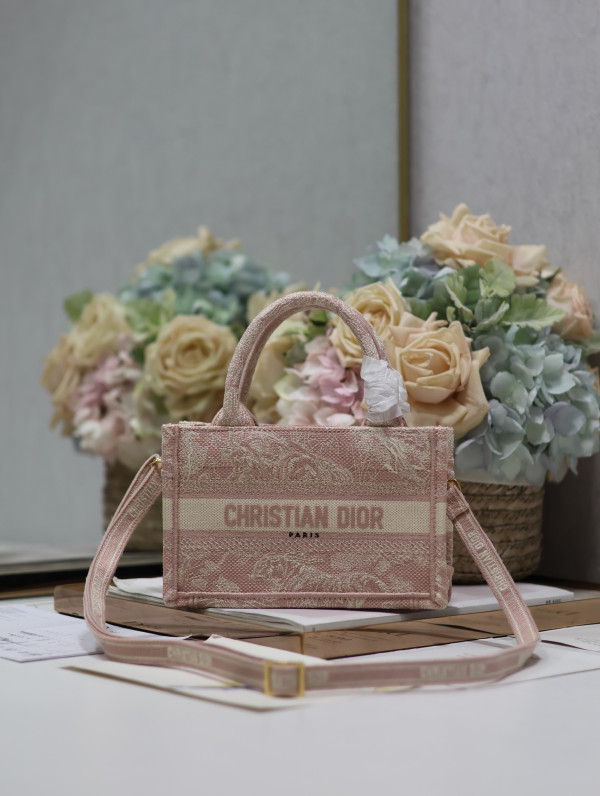 DIRO MINI BOOK TOTE-21.5*13*7.5CM [C1TLK-031045] CELINE CHANEL ACCESSORIES LOEWE SHOES LOUIS VUITTON DIRO YSL OTHER BRAND HANDBAGS BALENCIAGA BOTTEGA VENETA GOYARD HERMES BURBERRY VALENTINO GUCCI FENDI MIUMIU CHLOE PRADA BVLGARI SUITCASE NEW ARRIVAL 
