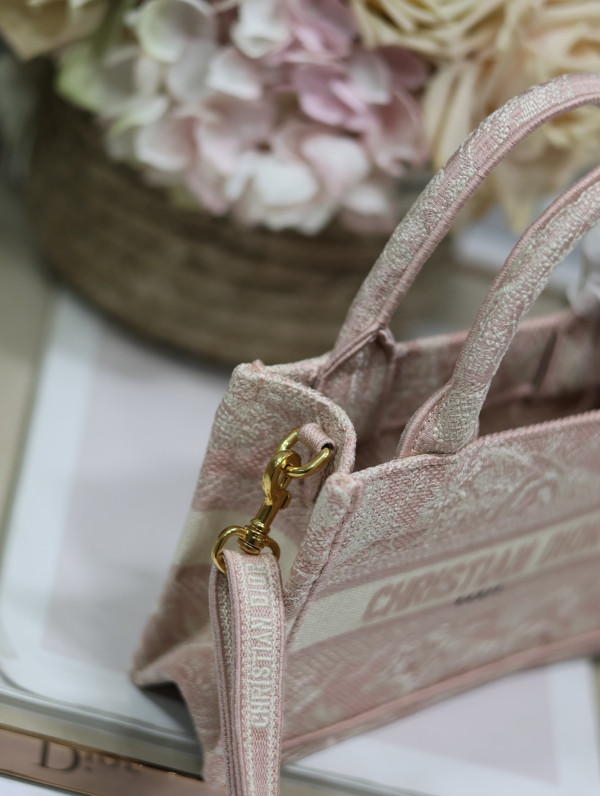 DIRO MINI BOOK TOTE-21.5*13*7.5CM [C1TLK-031045] CELINE CHANEL ACCESSORIES LOEWE SHOES LOUIS VUITTON DIRO YSL OTHER BRAND HANDBAGS BALENCIAGA BOTTEGA VENETA GOYARD HERMES BURBERRY VALENTINO GUCCI FENDI MIUMIU CHLOE PRADA BVLGARI SUITCASE NEW ARRIVAL 