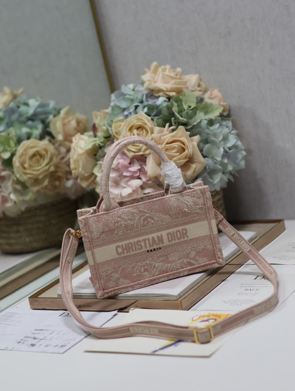 DIRO MINI BOOK TOTE-21.5*13*7.5CM [C1TLK-031045] CELINE CHANEL ACCESSORIES LOEWE SHOES LOUIS VUITTON DIRO YSL OTHER BRAND HANDBAGS BALENCIAGA BOTTEGA VENETA GOYARD HERMES BURBERRY VALENTINO GUCCI FENDI MIUMIU CHLOE PRADA BVLGARI SUITCASE NEW ARRIVAL 