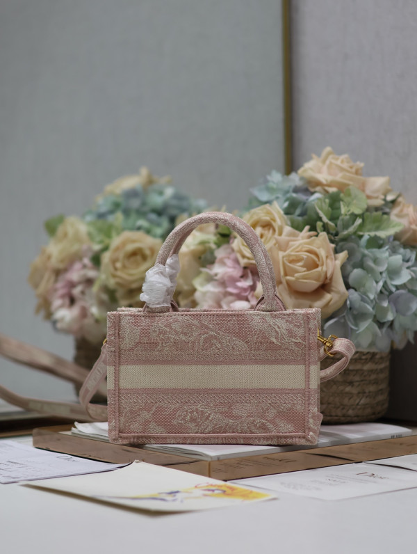 DIRO MINI BOOK TOTE-21.5*13*7.5CM [C1TLK-031045] CELINE CHANEL ACCESSORIES LOEWE SHOES LOUIS VUITTON DIRO YSL OTHER BRAND HANDBAGS BALENCIAGA BOTTEGA VENETA GOYARD HERMES BURBERRY VALENTINO GUCCI FENDI MIUMIU CHLOE PRADA BVLGARI SUITCASE NEW ARRIVAL 