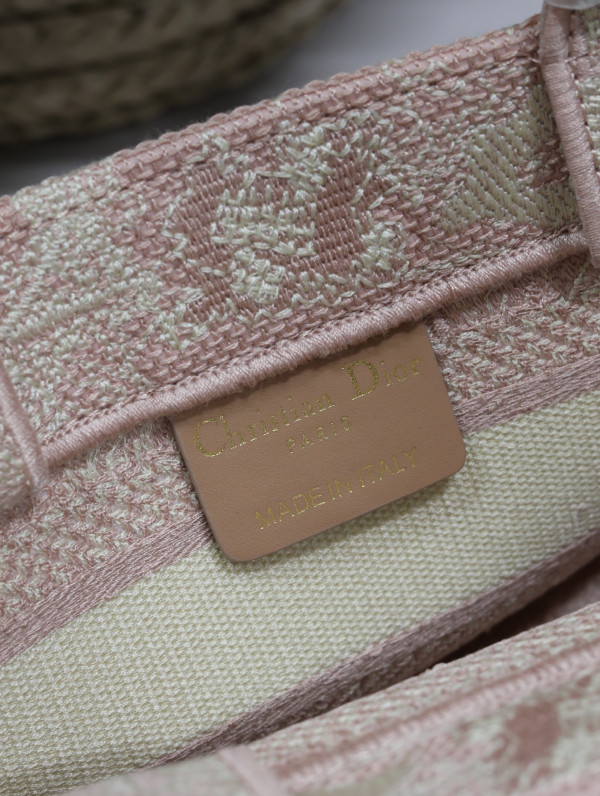 DIRO MINI BOOK TOTE-21.5*13*7.5CM [C1TLK-031045] CELINE CHANEL ACCESSORIES LOEWE SHOES LOUIS VUITTON DIRO YSL OTHER BRAND HANDBAGS BALENCIAGA BOTTEGA VENETA GOYARD HERMES BURBERRY VALENTINO GUCCI FENDI MIUMIU CHLOE PRADA BVLGARI SUITCASE NEW ARRIVAL 