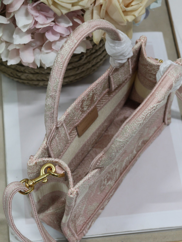 DIRO MINI BOOK TOTE-21.5*13*7.5CM [C1TLK-031045] CELINE CHANEL ACCESSORIES LOEWE SHOES LOUIS VUITTON DIRO YSL OTHER BRAND HANDBAGS BALENCIAGA BOTTEGA VENETA GOYARD HERMES BURBERRY VALENTINO GUCCI FENDI MIUMIU CHLOE PRADA BVLGARI SUITCASE NEW ARRIVAL 