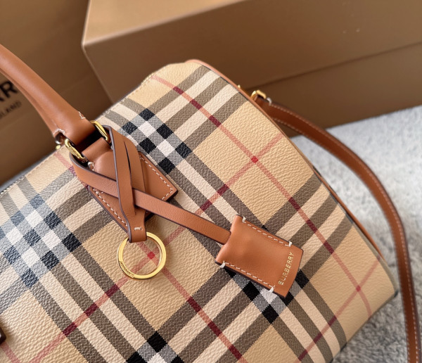 BURBERRY Medium Check Bowling Bag-30*15*21CM [C1TLK-024143] CELINE CHANEL ACCESSORIES LOEWE SHOES LOUIS VUITTON DIRO YSL OTHER BRAND HANDBAGS BALENCIAGA BOTTEGA VENETA GOYARD HERMES BURBERRY VALENTINO GUCCI FENDI MIUMIU CHLOE PRADA BVLGARI SUITCASE NEW ARRIVAL 