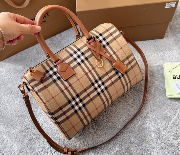 BURBERRY Medium Check Bowling Bag-30*15*21CM [C1TLK-024143] CELINE CHANEL ACCESSORIES LOEWE SHOES LOUIS VUITTON DIRO YSL OTHER BRAND HANDBAGS BALENCIAGA BOTTEGA VENETA GOYARD HERMES BURBERRY VALENTINO GUCCI FENDI MIUMIU CHLOE PRADA BVLGARI SUITCASE NEW ARRIVAL 