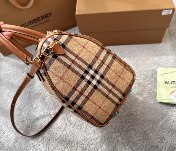 BURBERRY Medium Check Bowling Bag-30*15*21CM [C1TLK-024143] CELINE CHANEL ACCESSORIES LOEWE SHOES LOUIS VUITTON DIRO YSL OTHER BRAND HANDBAGS BALENCIAGA BOTTEGA VENETA GOYARD HERMES BURBERRY VALENTINO GUCCI FENDI MIUMIU CHLOE PRADA BVLGARI SUITCASE NEW ARRIVAL 