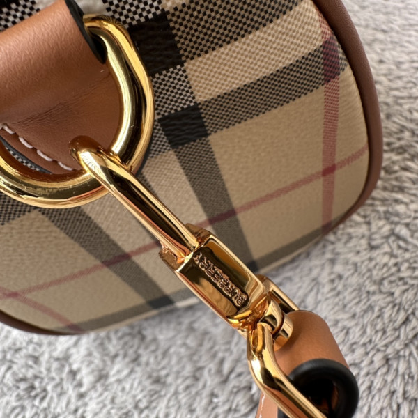 BURBERRY Mini Check Bowling Bag-18.5*11*12CM [4961] CELINE CHANEL ACCESSORIES LOEWE SHOES LOUIS VUITTON DIRO YSL OTHER BRAND HANDBAGS BALENCIAGA BOTTEGA VENETA GOYARD HERMES BURBERRY VALENTINO GUCCI FENDI MIUMIU CHLOE PRADA BVLGARI SUITCASE NEW ARRIVAL 