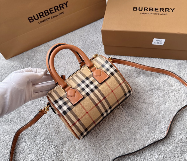 BURBERRY Mini Check Bowling Bag-18.5*11*12CM [4961] CELINE CHANEL ACCESSORIES LOEWE SHOES LOUIS VUITTON DIRO YSL OTHER BRAND HANDBAGS BALENCIAGA BOTTEGA VENETA GOYARD HERMES BURBERRY VALENTINO GUCCI FENDI MIUMIU CHLOE PRADA BVLGARI SUITCASE NEW ARRIVAL 