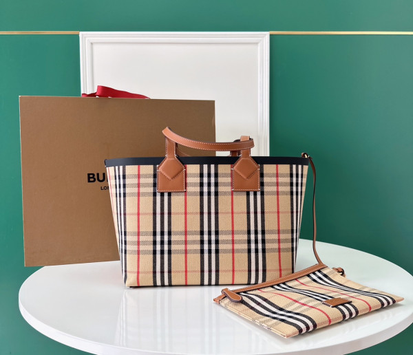 BURBERRY small London Tote-44*16*24.5CM [C1TLK-023427] CELINE CHANEL ACCESSORIES LOEWE SHOES LOUIS VUITTON DIRO YSL OTHER BRAND HANDBAGS BALENCIAGA BOTTEGA VENETA GOYARD HERMES BURBERRY VALENTINO GUCCI FENDI MIUMIU CHLOE PRADA BVLGARI SUITCASE NEW ARRIVAL 