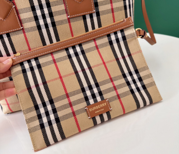 BURBERRY small London Tote-44*16*24.5CM [C1TLK-023427] CELINE CHANEL ACCESSORIES LOEWE SHOES LOUIS VUITTON DIRO YSL OTHER BRAND HANDBAGS BALENCIAGA BOTTEGA VENETA GOYARD HERMES BURBERRY VALENTINO GUCCI FENDI MIUMIU CHLOE PRADA BVLGARI SUITCASE NEW ARRIVAL 