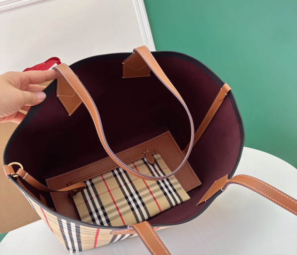 BURBERRY Medium London Tote-51.3*18.5*29CM [C1TLK-023250] CELINE CHANEL ACCESSORIES LOEWE SHOES LOUIS VUITTON DIRO YSL OTHER BRAND HANDBAGS BALENCIAGA BOTTEGA VENETA GOYARD HERMES BURBERRY VALENTINO GUCCI FENDI MIUMIU CHLOE PRADA BVLGARI SUITCASE NEW ARRIVAL 