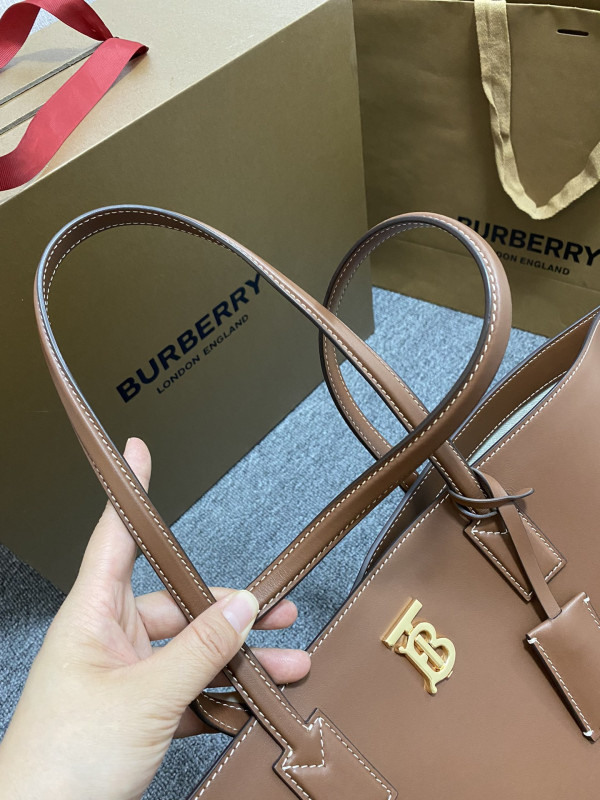 BURBERRY Medium Check Tote bag-34*14*28CM [C1TLK-022439] CELINE CHANEL ACCESSORIES LOEWE SHOES LOUIS VUITTON DIRO YSL OTHER BRAND HANDBAGS BALENCIAGA BOTTEGA VENETA GOYARD HERMES BURBERRY VALENTINO GUCCI FENDI MIUMIU CHLOE PRADA BVLGARI SUITCASE NEW ARRIVAL 