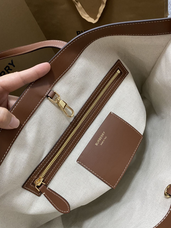 BURBERRY Medium Check Tote bag-34*14*28CM [C1TLK-022439] CELINE CHANEL ACCESSORIES LOEWE SHOES LOUIS VUITTON DIRO YSL OTHER BRAND HANDBAGS BALENCIAGA BOTTEGA VENETA GOYARD HERMES BURBERRY VALENTINO GUCCI FENDI MIUMIU CHLOE PRADA BVLGARI SUITCASE NEW ARRIVAL 