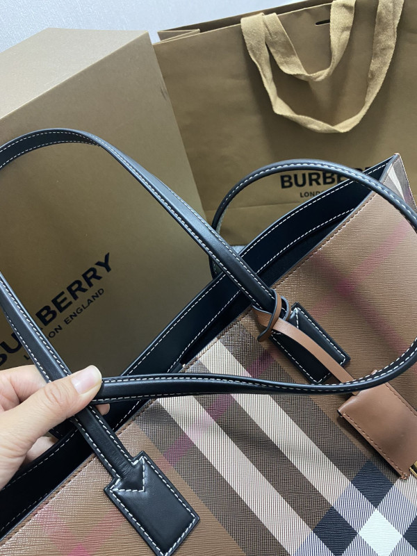 BURBERRY Medium Check Tote bag-34*14*28CM [C1TLK-022304] CELINE CHANEL ACCESSORIES LOEWE SHOES LOUIS VUITTON DIRO YSL OTHER BRAND HANDBAGS BALENCIAGA BOTTEGA VENETA GOYARD HERMES BURBERRY VALENTINO GUCCI FENDI MIUMIU CHLOE PRADA BVLGARI SUITCASE NEW ARRIVAL 