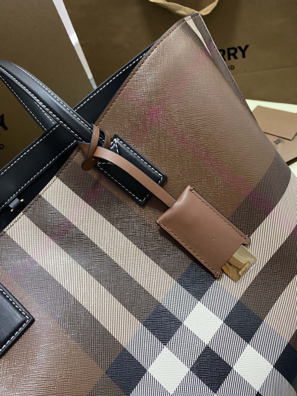 BURBERRY Medium Check Tote bag-34*14*28CM [C1TLK-022304] CELINE CHANEL ACCESSORIES LOEWE SHOES LOUIS VUITTON DIRO YSL OTHER BRAND HANDBAGS BALENCIAGA BOTTEGA VENETA GOYARD HERMES BURBERRY VALENTINO GUCCI FENDI MIUMIU CHLOE PRADA BVLGARI SUITCASE NEW ARRIVAL 