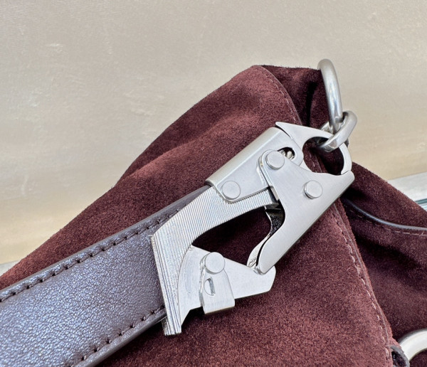 BURBERRY Medium Knight Bag-37*13*32cm [C1TLK-021436] CELINE CHANEL ACCESSORIES LOEWE SHOES LOUIS VUITTON DIRO YSL OTHER BRAND HANDBAGS BALENCIAGA BOTTEGA VENETA GOYARD HERMES BURBERRY VALENTINO GUCCI FENDI MIUMIU CHLOE PRADA BVLGARI SUITCASE NEW ARRIVAL 