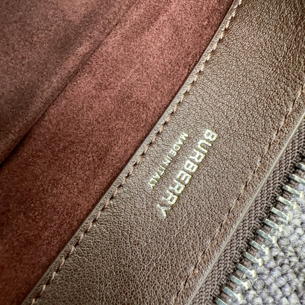 BURBERRY Medium Knight Bag-37*13*32cm [C1TLK-021436] CELINE CHANEL ACCESSORIES LOEWE SHOES LOUIS VUITTON DIRO YSL OTHER BRAND HANDBAGS BALENCIAGA BOTTEGA VENETA GOYARD HERMES BURBERRY VALENTINO GUCCI FENDI MIUMIU CHLOE PRADA BVLGARI SUITCASE NEW ARRIVAL 