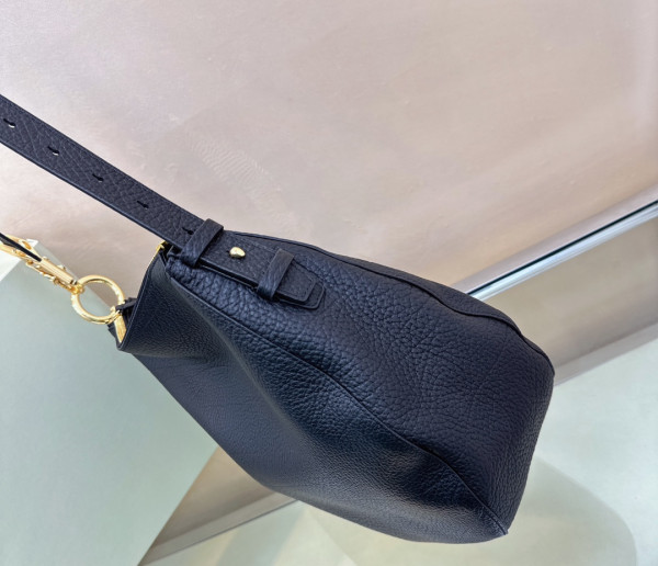 BURBERRY Medium Knight Bag-37*13*32cm [C1TLK-021117] CELINE CHANEL ACCESSORIES LOEWE SHOES LOUIS VUITTON DIRO YSL OTHER BRAND HANDBAGS BALENCIAGA BOTTEGA VENETA GOYARD HERMES BURBERRY VALENTINO GUCCI FENDI MIUMIU CHLOE PRADA BVLGARI SUITCASE NEW ARRIVAL 