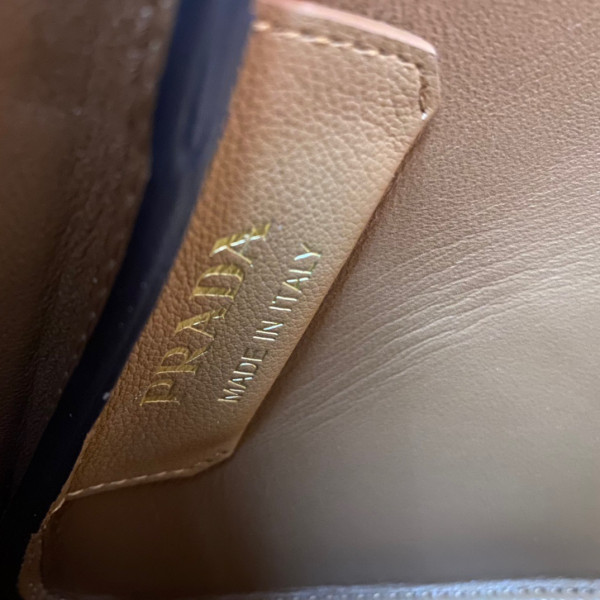Prada leather handbag-28*18*11CM [1BA444] CELINE CHANEL ACCESSORIES LOEWE SHOES LOUIS VUITTON DIRO YSL OTHER BRAND HANDBAGS BALENCIAGA BOTTEGA VENETA GOYARD HERMES BURBERRY VALENTINO GUCCI FENDI MIUMIU CHLOE PRADA BVLGARI SUITCASE NEW ARRIVAL 