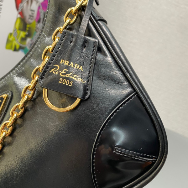 PRADA Re-Edition 2005 Saffiano bag-22*18*6.5CM [1BH204-02] CELINE CHANEL ACCESSORIES LOEWE SHOES LOUIS VUITTON DIRO YSL OTHER BRAND HANDBAGS BALENCIAGA BOTTEGA VENETA GOYARD HERMES BURBERRY VALENTINO GUCCI FENDI MIUMIU CHLOE PRADA BVLGARI SUITCASE NEW ARRIVAL 