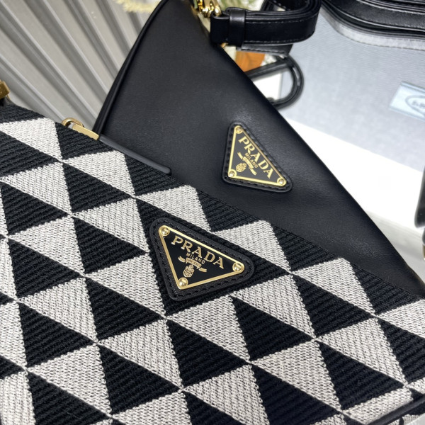 Prada Triangular sequined pouch-26*16*13CM [1BC176-03] CELINE CHANEL ACCESSORIES LOEWE SHOES LOUIS VUITTON DIRO YSL OTHER BRAND HANDBAGS BALENCIAGA BOTTEGA VENETA GOYARD HERMES BURBERRY VALENTINO GUCCI FENDI MIUMIU CHLOE PRADA BVLGARI SUITCASE NEW ARRIVAL 