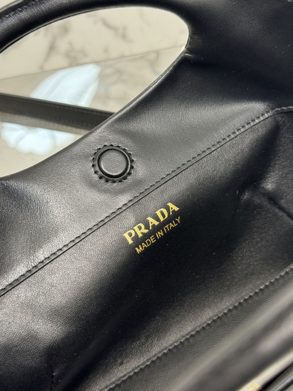 Prada Crossbody Bag 1BA421-32*19*4.5CM [1BA421-03] CELINE CHANEL ACCESSORIES LOEWE SHOES LOUIS VUITTON DIRO YSL OTHER BRAND HANDBAGS BALENCIAGA BOTTEGA VENETA GOYARD HERMES BURBERRY VALENTINO GUCCI FENDI MIUMIU CHLOE PRADA BVLGARI SUITCASE NEW ARRIVAL 