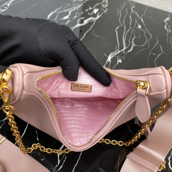 PRADA Re-Edition 2005 Saffiano bag-22*18*6.5CM [1BH204] CELINE CHANEL ACCESSORIES LOEWE SHOES LOUIS VUITTON DIRO YSL OTHER BRAND HANDBAGS BALENCIAGA BOTTEGA VENETA GOYARD HERMES BURBERRY VALENTINO GUCCI FENDI MIUMIU CHLOE PRADA BVLGARI SUITCASE NEW ARRIVAL 
