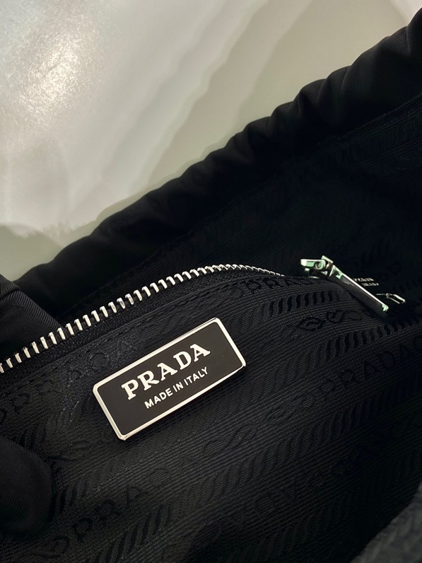 Prada Vintage Hobo Bag-23*18*8CM [B6250] CELINE CHANEL ACCESSORIES LOEWE SHOES LOUIS VUITTON DIRO YSL OTHER BRAND HANDBAGS BALENCIAGA BOTTEGA VENETA GOYARD HERMES BURBERRY VALENTINO GUCCI FENDI MIUMIU CHLOE PRADA BVLGARI SUITCASE NEW ARRIVAL 