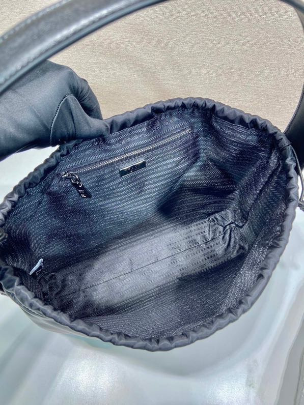 Prada Vintage Hobo Bag-23*18*8CM [B6250] CELINE CHANEL ACCESSORIES LOEWE SHOES LOUIS VUITTON DIRO YSL OTHER BRAND HANDBAGS BALENCIAGA BOTTEGA VENETA GOYARD HERMES BURBERRY VALENTINO GUCCI FENDI MIUMIU CHLOE PRADA BVLGARI SUITCASE NEW ARRIVAL 