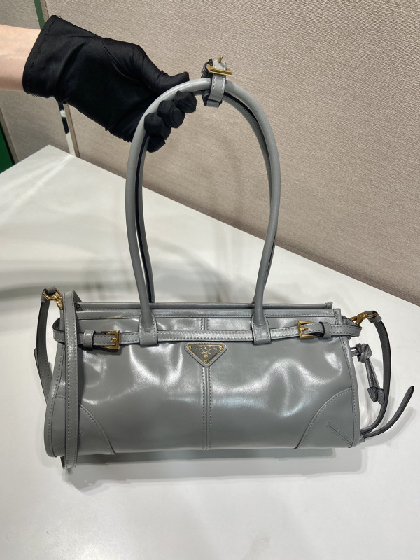 Prada Medium leather handbag [1BA426-01] CELINE CHANEL ACCESSORIES LOEWE SHOES LOUIS VUITTON DIRO YSL OTHER BRAND HANDBAGS BALENCIAGA BOTTEGA VENETA GOYARD HERMES BURBERRY VALENTINO GUCCI FENDI MIUMIU CHLOE PRADA BVLGARI SUITCASE NEW ARRIVAL 
