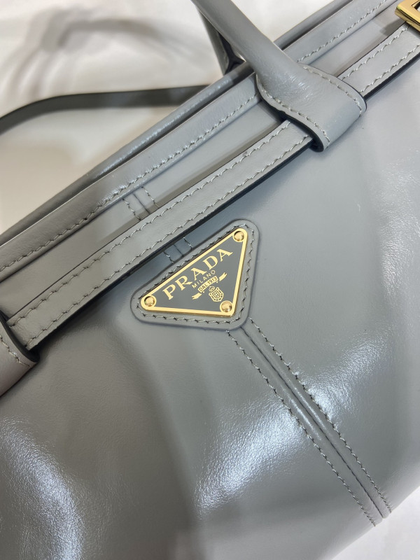 Prada Medium leather handbag [1BA426-01] CELINE CHANEL ACCESSORIES LOEWE SHOES LOUIS VUITTON DIRO YSL OTHER BRAND HANDBAGS BALENCIAGA BOTTEGA VENETA GOYARD HERMES BURBERRY VALENTINO GUCCI FENDI MIUMIU CHLOE PRADA BVLGARI SUITCASE NEW ARRIVAL 