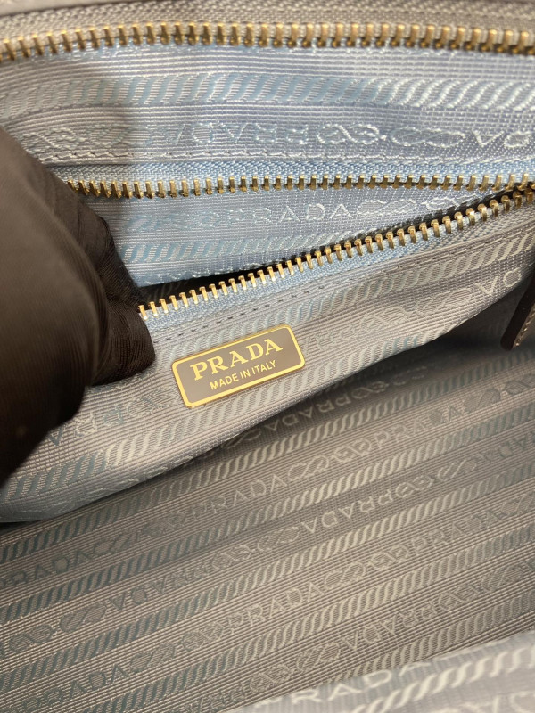 Prada Medium leather handbag [1BA426-01] CELINE CHANEL ACCESSORIES LOEWE SHOES LOUIS VUITTON DIRO YSL OTHER BRAND HANDBAGS BALENCIAGA BOTTEGA VENETA GOYARD HERMES BURBERRY VALENTINO GUCCI FENDI MIUMIU CHLOE PRADA BVLGARI SUITCASE NEW ARRIVAL 