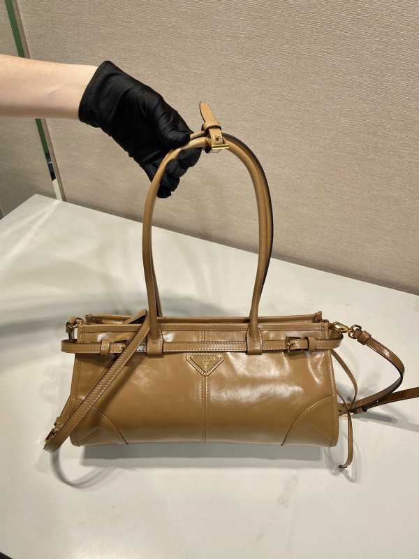 Prada Medium leather handbag [1BA426] CELINE CHANEL ACCESSORIES LOEWE SHOES LOUIS VUITTON DIRO YSL OTHER BRAND HANDBAGS BALENCIAGA BOTTEGA VENETA GOYARD HERMES BURBERRY VALENTINO GUCCI FENDI MIUMIU CHLOE PRADA BVLGARI SUITCASE NEW ARRIVAL 