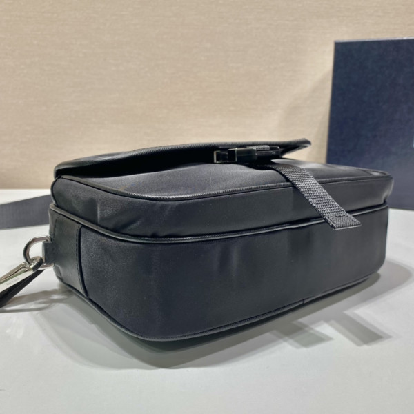 Prada MESSAGE Bag-22*16*5*CM [2VH133B] CELINE CHANEL ACCESSORIES LOEWE SHOES LOUIS VUITTON DIRO YSL OTHER BRAND HANDBAGS BALENCIAGA BOTTEGA VENETA GOYARD HERMES BURBERRY VALENTINO GUCCI FENDI MIUMIU CHLOE PRADA BVLGARI SUITCASE NEW ARRIVAL 
