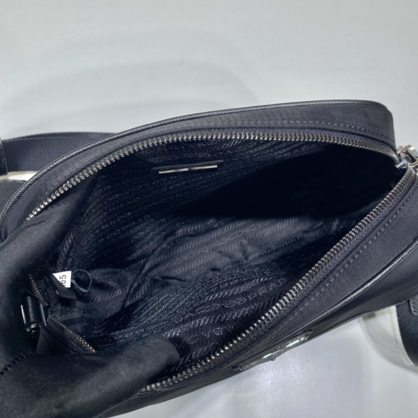 Prada MESSAGE Bag-22*16*5*CM [2VH133B] CELINE CHANEL ACCESSORIES LOEWE SHOES LOUIS VUITTON DIRO YSL OTHER BRAND HANDBAGS BALENCIAGA BOTTEGA VENETA GOYARD HERMES BURBERRY VALENTINO GUCCI FENDI MIUMIU CHLOE PRADA BVLGARI SUITCASE NEW ARRIVAL 